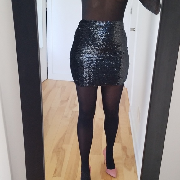 BLACK SEQUIN SKIRT - Picture 4 of 6